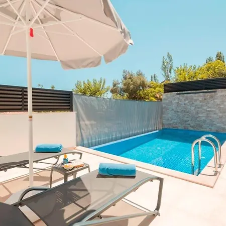 Zafar - Private Outdoor Pool Vakantiehuis *